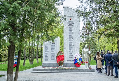 Работы по озеленению завершены в сквере у памятника-обелиска погибшим землякам в деревне Жуковка
